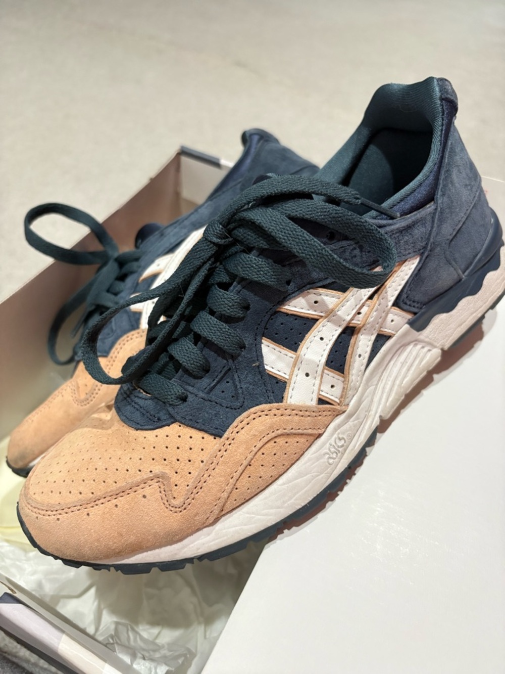 ASICS x KITH - Picture 2 of 9
